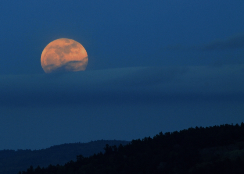 Name:  Supermoon Winnipesaukee #3.jpg
Views: 799
Size:  195.8 KB